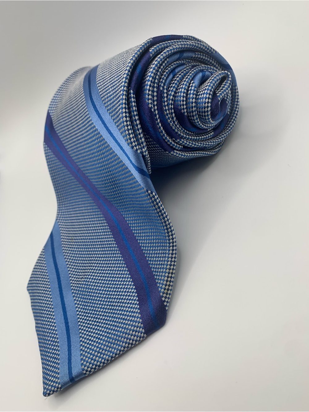 GAP Blue Striped Men's Tie with Navy Accent